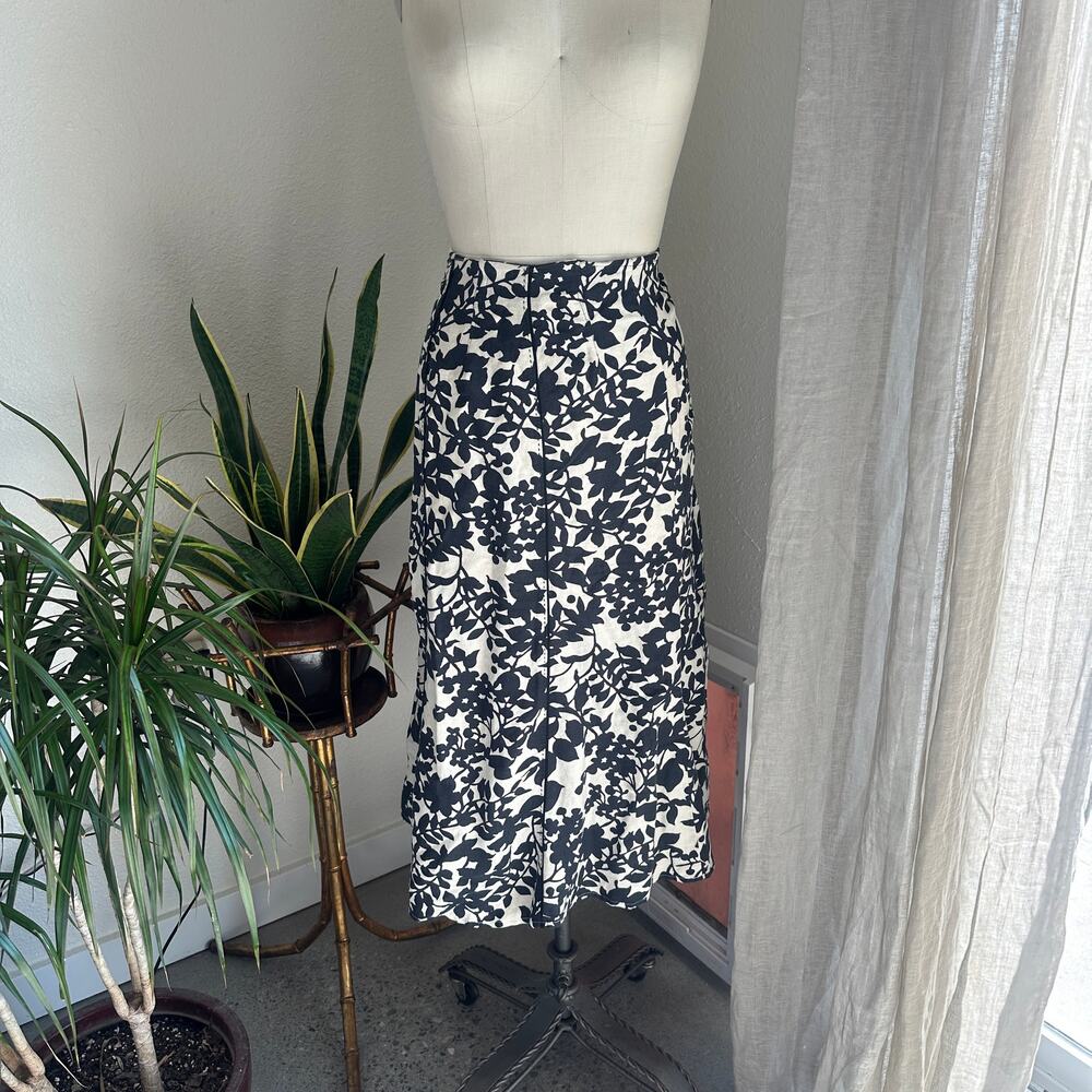Avenue Women’s 24 Skirt Black Cream Linen Blend Floral Mid Length